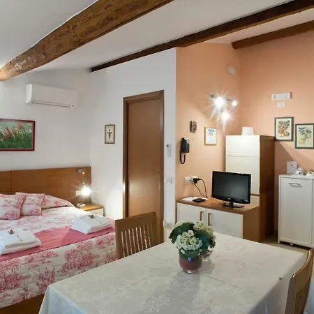לינה וארוחת בוקר La Casa Di Rosa
